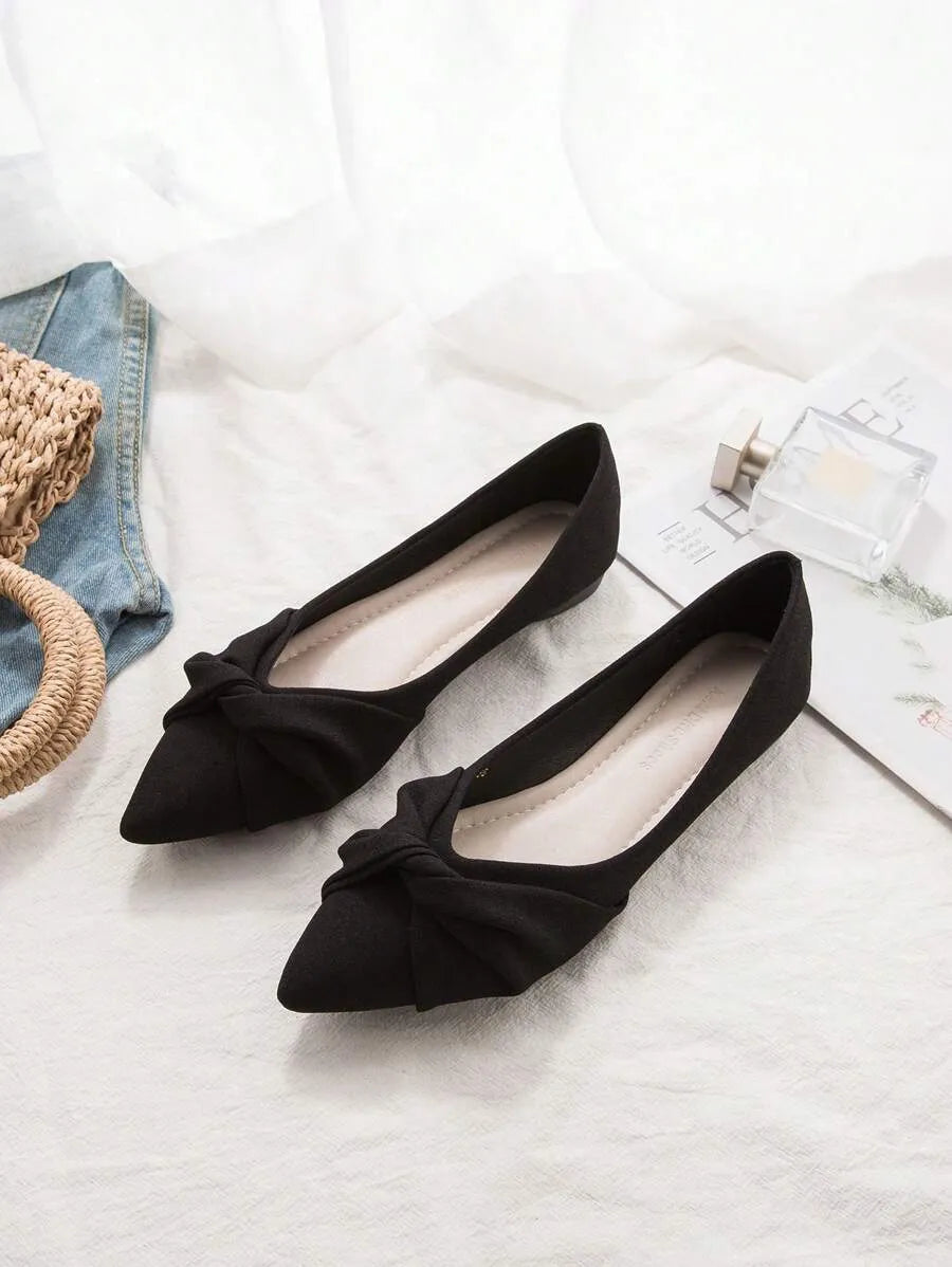2026 Spring/Summer New Arrival: French Elegance and Ladylike Style, Women's Pointed-Toe Flat Shoes, Perfect for Pairing with Dresses, Comfortable Soft-Soled Black Casual Shoes